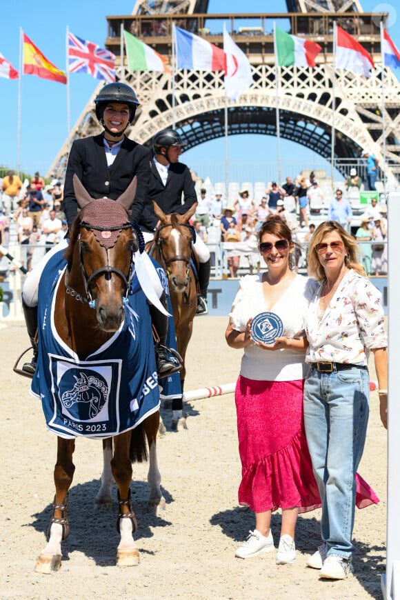 Lola Brunet sur Casting de Rueire (1ere) avec Virginie Coupérie-Eiffel et Sandrine Garcia, Responsable communication Geberit lors du prix Geberit lors de la 9ème édition du "Longines Paris Eiffel Jumping" au Champ de Mars à Paris, France, le 25 juin 2023. © Perusseau-Veeren/Bestimage 