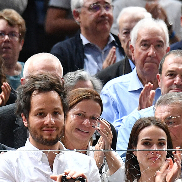 Vianney et sa femme Catherine Robert - People en tribune lors du tournoi de tennis "Rolex Paris Masters 2022" à Bercy AccorHotels Arena à Paris le 2 novembre 2022. © Veeren/Bestimage