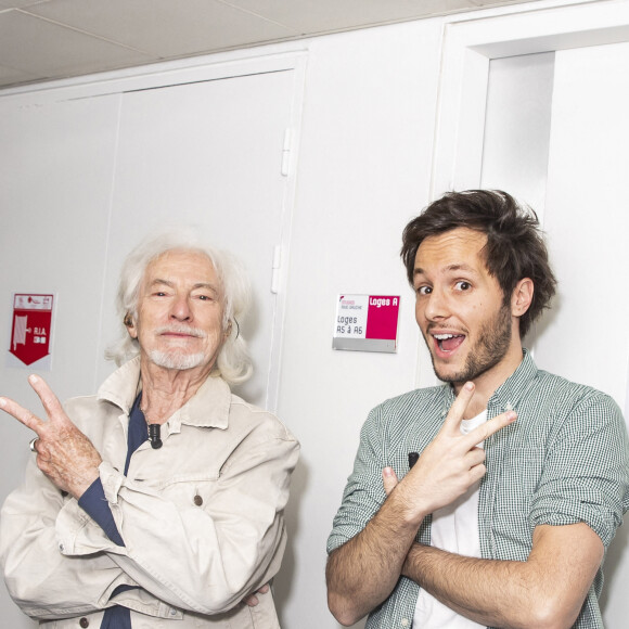 Exclusif - Hugues Aufray et Vianney Bureau - Backstage de l'enregistrement de l'émission "On est presque en direct" (OEED) présentée par L. Ruquier et diffusée sur France 2 le 7 novembre 2020. © Jack Tribeca / Bestimage