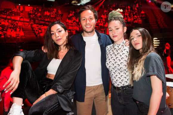 Exclusif - Vianney et le groupe LEJ : Lucie Lebrun, Elisa Paris, Juliette Saumagne - Backstage artistes avant le direct de l'émission "Tous ensemble pour la musique" pour la fête de la musique 2020 à l'AccorHotels Arena à Paris le 19 juin 2020. © Cyril Moreau / Veeren Ramsamy / Bestimage 