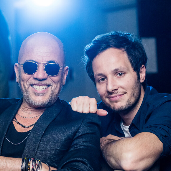 Exclusif - Pascal Obispo et Vianney - Backstage artistes avant le direct de l'émission "Tous ensemble pour la musique" pour la fête de la musique 2020 à l'AccorHotels Arena à Paris le 19 juin 2020. © Cyril Moreau / Veeren Ramsamy / Bestimage 