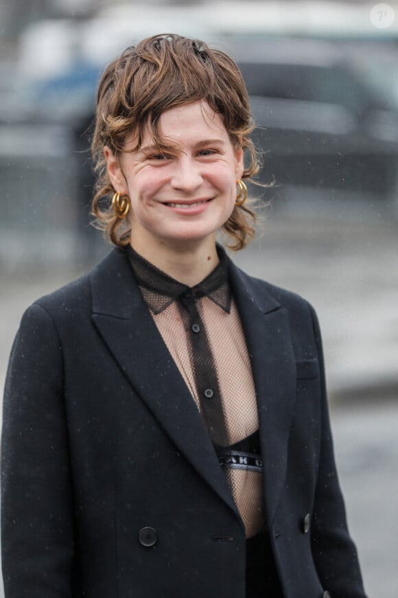 Et Christine and the Queens, né Héloïse Adélaïde Letissier, en sait quelque chose.
La chanteuse Héloise Letissier (Christine and the Queens) - Arrivées au défilé de mode prêt-à-porter printemps-été 2021 "Dior" au Jardin des Tuileries à Paris. Le 29 septembre 2020 © Christophe Clovis / Bestimage