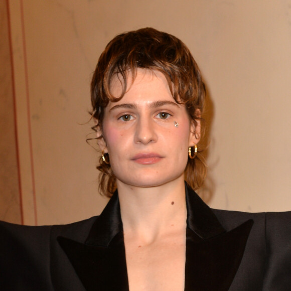 Héloïse Adélaïde (Christine and the Queens) lors du photocall du dernier défilé de mode Haute-Couture printemps-été 2020 "Jean-Paul Gaultier" au théâtre du Châtelet à Paris, France, le 22 janvier 2020. © Veeren-Clovis/Bestimage