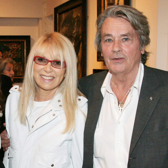 Alain Delon et Mireille Darc ont été en couple à la fin des années soixante.
Archives - Mireille Darc et Alain Delon - Vernissage de l'exposition "Mes années cinquante" à l'espace des Saints pères à Paris