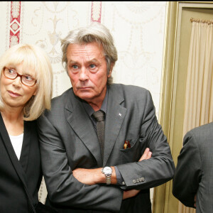 Mireille Darc et Alain Delon au restaurant Ledoyen à Paris