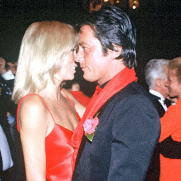 Archives - Mireille Darc et Alain Delon au Lido