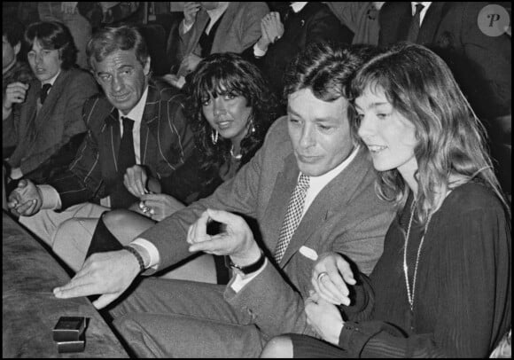Archives - Alain Delon, Anne Parillaud, Jean-Paul Belmondo et Carlos Sotto Mayor à Paris en 1983.