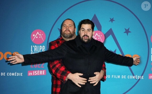 Antoine Bertrand et Artus (Victor-Artus Solaro) au photocall de la 5ème soirée de compétition de la 25ème édition du Festival international du film de comédie de l'Alpe d'Huez, France, le 21 janvier 20222. © Dominique Jacovides/Bestimage 