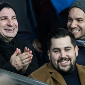 Michaël Youn, Artus, Benjamin Morgaine dans les tribunes lors du match de Champions League "PSG - Galatasaray (5-0)" au Parc des Princes à Paris, le 11 décembre 2019. © Cyril Moreau/Bestimage 