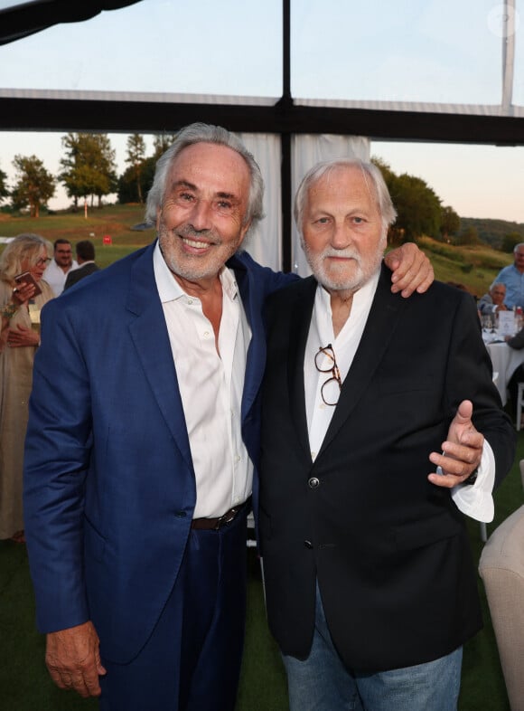 Exclusif - Prix spécial - No Web - Christian Mahout et Jean-Jacques Debout lors de la soirée d'accueil des auteurs du 1er festival du livre Joséphine Baker au domaine Rochebois à Vitrac le 23 Juin 2023. Depuis 2021, Joséphine Baker est entrée au Panthéon, afin de récompenser une vue entière d'engagements au service de la Nation. Un évènement organisé par la Licra, la ligue internationale contre le racisme et l'antisémitisme, fondée depuis 95 ans. Un organisme avec une ligne de conduite simple : L'universalité des droits de l'Homme.Un évènement gratuit encré autour des livres, mais surtout, autour des valeurs de Joséphine Baker, avec une ouverture au public dès 10h le samedi matin, avant de laisser place durant tout le weekends, à diverses tables rondes, conférences, et séances de dédicaces.En plus des nombreux auteurs sur place, on pouvait découvrir l'exposition “Joséphine Baker dans ses combats”, une exposition créée par l'équipe du festival du livre et qui retrace la vie de Joséphine Baker à travers ses combats avec la présence d'archives rares et inédites. Ce festival a donné lieu à la création d’un prix Joséphine Baker. Le choix du lieu est emblématique puisque Joséphine Baker y réside de 1937 à 1969, période pendant laquelle elle fut tour-à-tour agent du contre-espionnage français, figure de proue de la défense d’une fraternité universelle “tribu arc-en-ciel” et de la lutte contre le racisme : Joséphine Baker est, en uniforme de l’armée de l’air française, aux côtés de Martin Luther King lorsqu’il prononce son discours “I have a dream” en 1963.Joséphine Baker était une militante active de la Licra dès la fin des années 1930 en tant qu’ambassadrice internationale de l’association. © Dominique Jacovides / Bestimage  Exclusive - For Germany call for price - No Web en Suisse / Belgique Welcome evening for the authors of the 1st Josephine Baker Book Festival at the Domaine Rochebois in Vitrac on 23 June 2023. Since 2021, Joséphine Baker has been a member of the Panthéon, in recognition of a lifetime of service to the nation. An event organised by the Licra, the international league against racism and anti-Semitism, founded 95 years ago. A free event built around books, but above all, around the values of Joséphine Baker, opening to the public at 10am on Saturday morning, before giving way throughout the weekend to various round tables, conferences and signing sessions. In addition to the many authors on hand, there was also an exhibition entitled "Joséphine Baker dans ses combats", created by the book festival team and retracing the life of Joséphine Baker through her battles, with rare and unpublished archives. The festival has also led to the creation of a Joséphine Baker prize. The choice of the venue is emblematic, as Joséphine Baker lived there from 1937 to 1969, during which time she was in turn an agent of French counter-espionage, a leading figure in the defence of a universal fraternity "rainbow tribe" and in the fight against racism: Joséphine Baker, in the uniform of the French Air Force, is standing next to Martin Luther King when he gave his "I have a dream" speech in 1963. Joséphine Baker was an active campaigner for the Licra from the late 1930s as the association's international ambassador. 