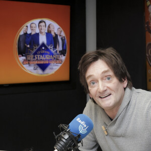 En effet, nos confrères affirment que le comédien y est arrivé vers 3 heures du matin avec ses deux gardes du corps.
Exclusif - Pierre Palmade était l'invité de CS Cohen à Radio J à Paris le 15 décembre 2022. © Jack Tribeca / Bestimage