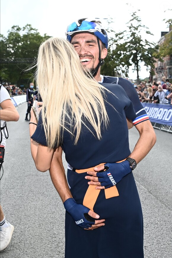 Notre champion du monde s'est en effet installé à La Massana, en Andorre, juste après le Tour de France 2018.
Julian Alaphilippe et Marion Rousse, septembre 2021 à Leuven, Belgique Photo by Pool / Photo News