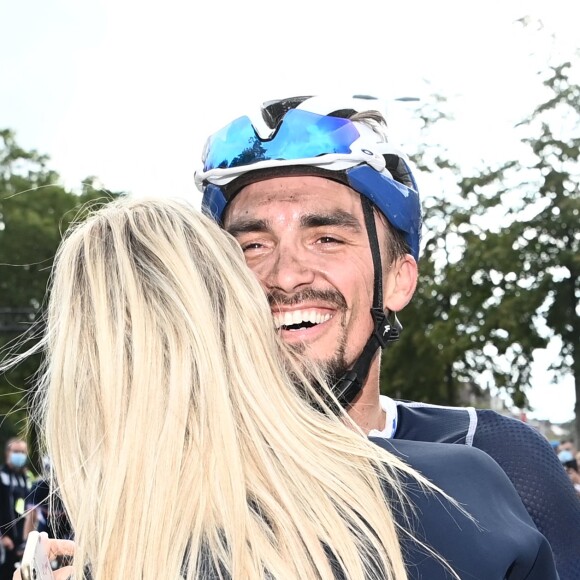 Notre champion du monde s'est en effet installé à La Massana, en Andorre, juste après le Tour de France 2018.
Julian Alaphilippe et Marion Rousse, septembre 2021 à Leuven, Belgique Photo by Pool / Photo News