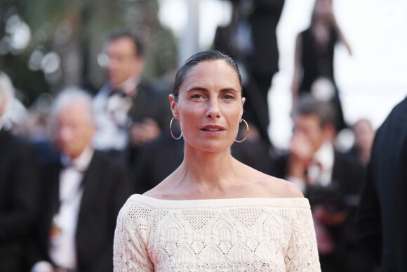 Alessandra Sublet à la montée des marches du film "Mascarade" lors du 75ème Festival International du Film de Cannes, France, le 27 mai 2022. © Rachid Bellak/Bestimage 