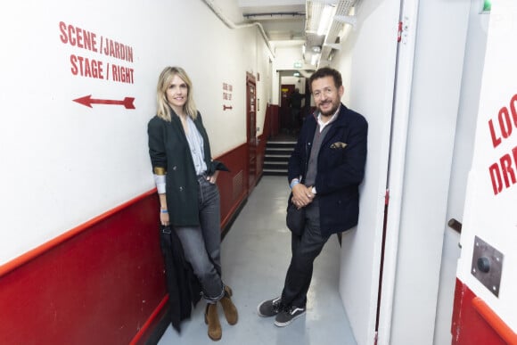 Exclusif - Dany Boon avec sa compagne Laurence Arné - Backstage du concert du chanteur et pianiste américano-canadien Rufus Wainwrigh au Grand Rex à Paris en pleine tournée européenne pour son nouvel album "Unfollow the Rules" le 30 mars 2022. © Jack Tribeca / Bestimage