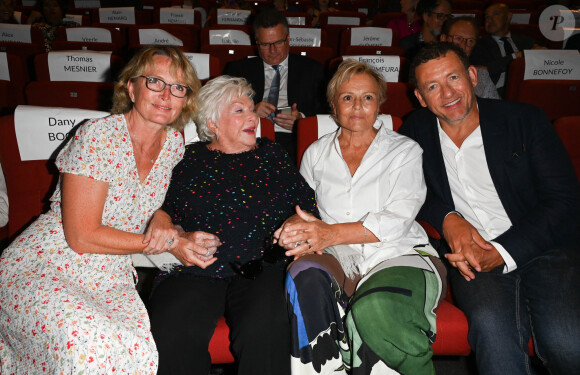 Une fête à laquelle de nombreuses stars ont participé, comme Dany Boon, Muriel Robin mais aussi sa fille de coeur Claude Chirac
Exclusif - Claude Chirac, Line Renaud, Muriel Robin et Dany Boon - Soirée d'ouverture du festival au théâtre et projection du film "Une belle course" lors du 15ème festival du film francophone d'Angoulême le 23 août 2022. © Coadic Guirec / Bestimage