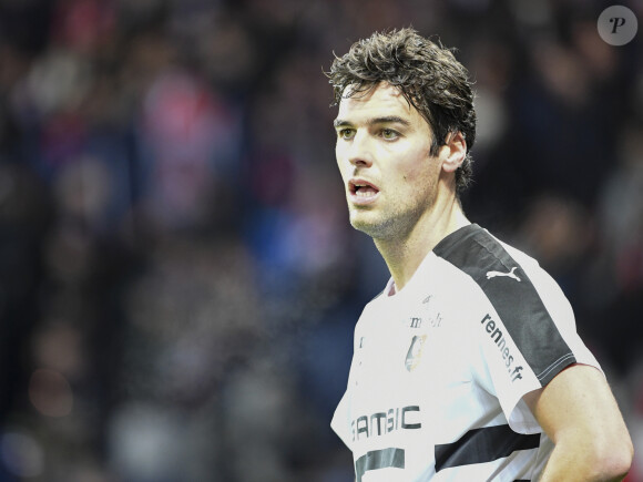 Un joli cadeau pour ses fans.
Yoann Gourcuff - Karine Ferri encourage son compagnon Yoann Gourcuff lors du match Psg-Rennes au Parc des Princes à Paris le 6 novembre 2016. (victoire 4-0 du Psg) © Pierre Perusseau/Bestimage