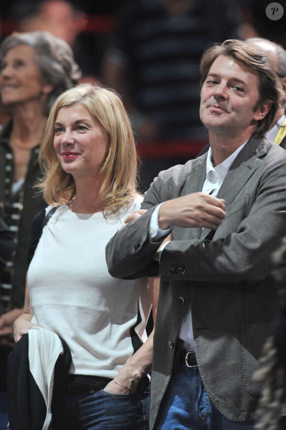 Michèle Laroque et son compagnon François Baroin lors de la demi-finale qui oppose Novak Djokovic à Kei Nishikori lors du 7ème jour du tournoi de tennis BNP Paribas Masters au Palais Omnisport de Bercy, à Paris le 1 novembre 2014. 