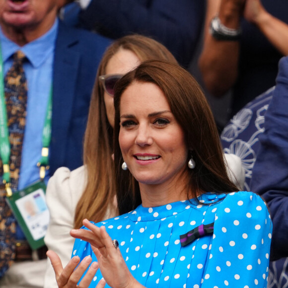 Le prince William, duc de Cambridge, et Catherine (Kate) Middleton, duchesse de Cambridge, dans les tribunes du tournoi de Wimbledon, le 5 juillet 2022. 