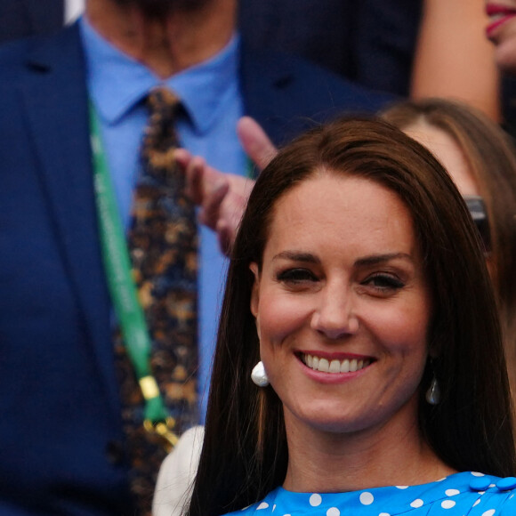 Le prince William, duc de Cambridge, et Catherine (Kate) Middleton, duchesse de Cambridge, dans les tribunes du tournoi de Wimbledon, le 5 juillet 2022. 