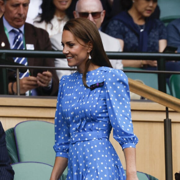 Le prince William, duc de Cambridge, et Catherine (Kate) Middleton, duchesse de Cambridge, dans les tribunes du tournoi de Wimbledon le 5 juillet 2022. 