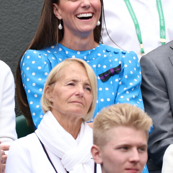 Le prince William, duc de Cambridge, et Catherine (Kate) Middleton, duchesse de Cambridge, dans les tribunes du tournoi de Wimbledon le 5 juillet 2022. 