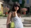 Enceinte d'Alex Kapranos, elle a fait le déplacement jusque dans le Var, en Provence-Alpes-Côte d'Azur, destination Flayosc...
Clara Luciani dévoile son baby bump en vacances en Provence.