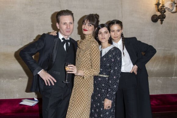 Clara Luciani et son compagnon Alex Kapranos, Soko (Stéphanie Sokolinski) et sa compagne Stella Leoni - Dîner du 40ème Gala de Charité AROP (Association pour le Rayonnement de l'Opéra de Paris) à l'Opera Garnier à Paris le 27 février 2020. © Pierre Perusseau/Bestimage