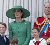 Et bien sûr, Kate Middleton aussi ! 
Le prince George, le prince Louis, la princesse Charlotte, Kate Catherine Middleton, princesse de Galles, le prince William de Galles - La famille royale d'Angleterre sur le balcon du palais de Buckingham lors du défilé "Trooping the Colour" à Londres. Le 17 juin 2023
