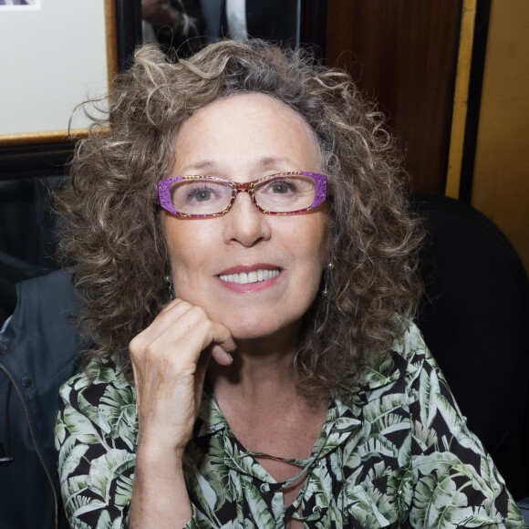 "Quand je suis fatiguée, je mange, je grignote, je prends quelques kilos, puis je me mets au régime", a t-elle confié.
Mireille Dumas - Librairie éphémère au Fouquet's lors des remises du Prix du Livre de l'Art de Vivre Parisien, du Trophée du Bouquets et du Prix de la Mairie du 8ème - Paris le 08/06/2022 - © Jack Tribeca / Bestimage 