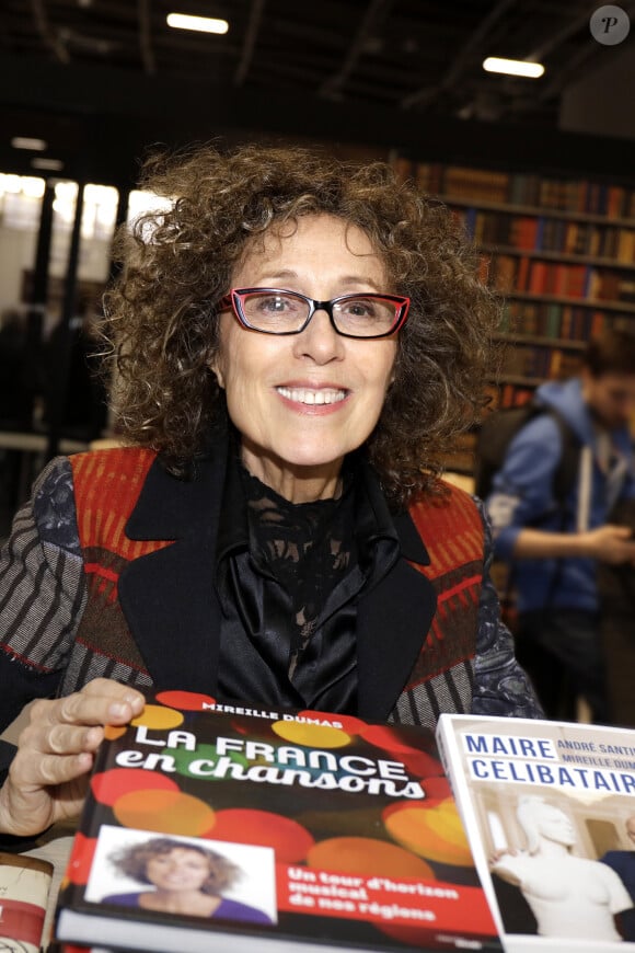 Mireille Dumas expose au "Salon du Livre de Paris 2019 (Livre Paris)" à la Porte de Versailles à Paris, le 28 mars 2019. © Cédric Perrin/Bestimage