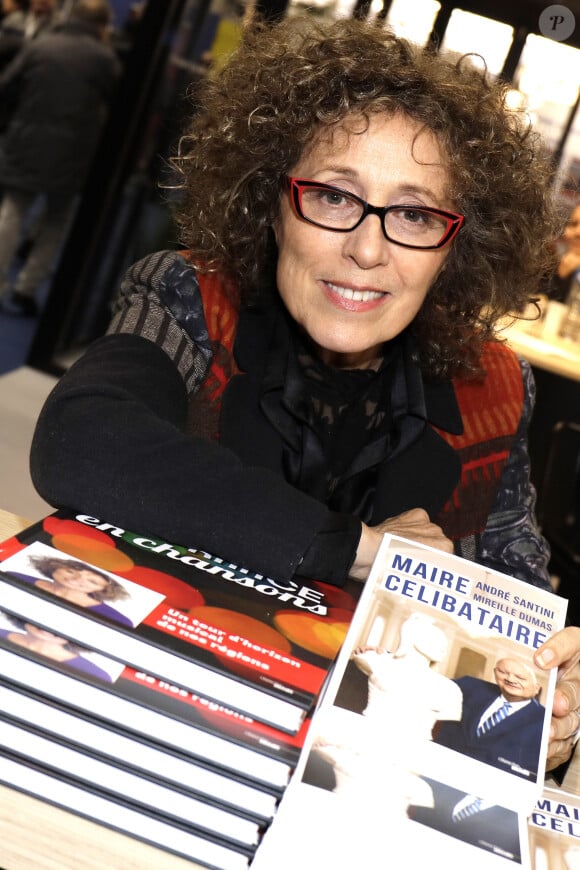 Mireille Dumas expose au "Salon du Livre de Paris 2019 (Livre Paris)" à la Porte de Versailles à Paris, le 28 mars 2019. © Cédric Perrin/Bestimage