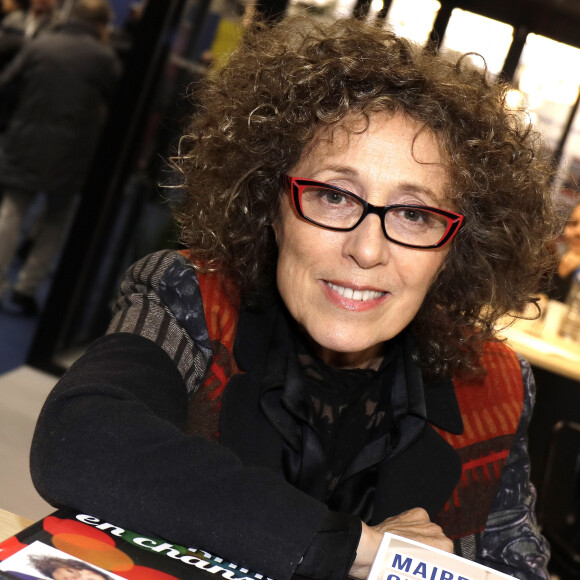 Mireille Dumas expose au "Salon du Livre de Paris 2019 (Livre Paris)" à la Porte de Versailles à Paris, le 28 mars 2019. © Cédric Perrin/Bestimage