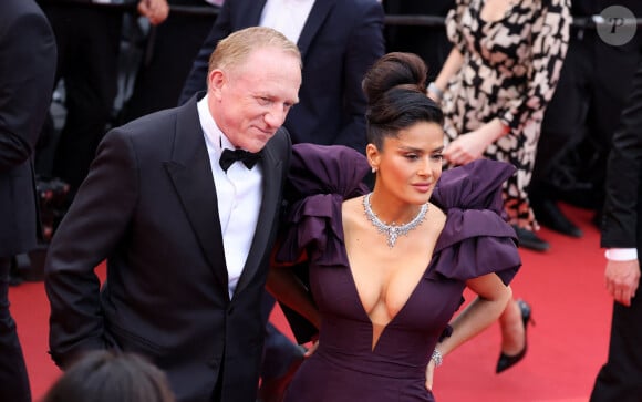 François-Henri Pinault et sa femme Salma Hayek - Montée des marches du film " Killers of the flower moon " lors du 76ème Festival International du Film de Cannes, au Palais des Festivals à Cannes. Le 20 mai 2023 © Jacovides-Moreau / Bestimage 