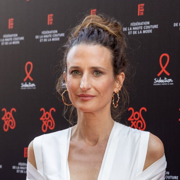 Camille Cottin - Photocall de la 20ème édition du dîner de la Mode du Sidaction, "Annees Palace" au Pavillon Cambon Capucines à Paris le 6 juillet 2023. Ce dîner signe la clôture des défilés de la Semaine de la Haute Couture à Paris. Cette édition sera l'occasion de célébrer les vingt ans de cet événement incontournable au profit de la lutte contre le sida. Le Chef Y. Alléno, chef trois étoiles au Guide Michelin, signe le menu de la 20ème édition de ce dîner de gala. Grâce à la mobilisation des personnalités de la mode, du cinéma et des médias, le Dîner de la mode avait permis de collecter 726 000 euros en faveur de la lutte contre le VIH/sida en 2022. Sidaction peut ainsi renforcer son action en faveur des programmes de recherche scientifique, médicale et de prévention du VIH et des associations d'aide aux personnes vivant avec le VIH en France et à l'international. Depuis 2003, le Dîner de la Mode a permis de collecter plus de onze millions d'euros. Plus que jamais, nous devons rester mobilisés pour faire reculer l'épidémie de VIH.© Olivier Borde/Bestimage 