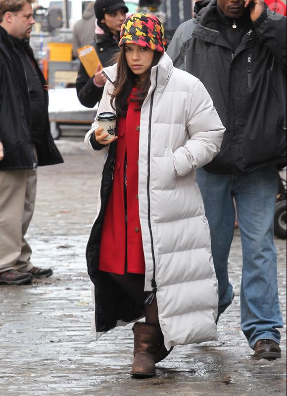 America Ferrera sur le tournage d'Ugly Betty à New York le 2 mars 2010