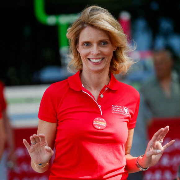 Cette année, l'étape de coeur du Tour de France qui met à l'honneur les actions de Mécénat Chirurgie Cardiaque s'est orchestrée à Bordeaux !
Exclusif - Sylvie Tellier - Pétanque du coeur dans le cadre le la 20ème édition de "l'étape du coeur" de l'association "Mécénat Chirurgie Cardiaque" (MCC) lors du tour de France au Fan Club de Bordeaux, France. © Christophe Clovis / Bestimage 