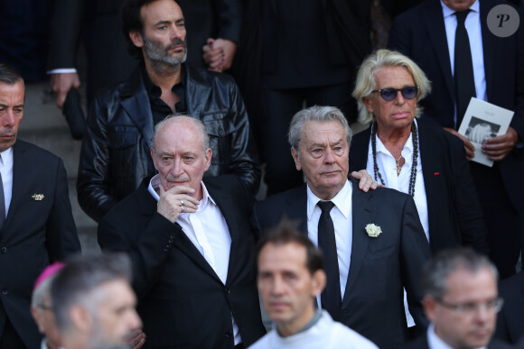 Pascal Desprez, Anthony Delon, Alain Delon et Véronique de Villèle - Sorties des obsèques de Mireille Darc en l'église Saint-Sulpice à Paris. Le 1er septembre 2017