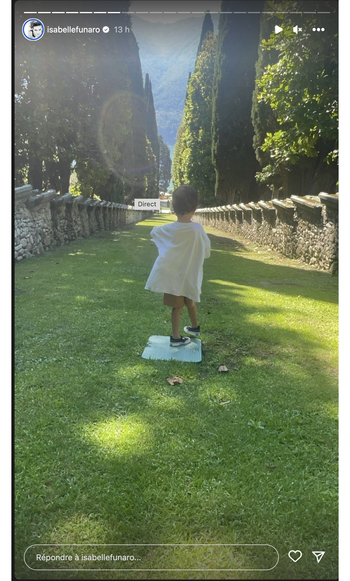 Nick Funaro Photo : Isabelle Funaro en vacances avec ses enfants. - Purepeople