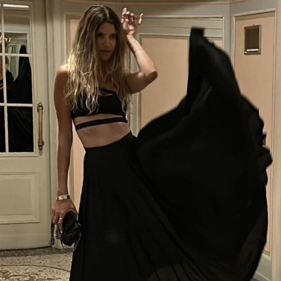 Isabelle Funaro n'a pas hésité à se dévoiler dans de magnifiques tenues comme des robes ou encore des maillots de bains sexy.