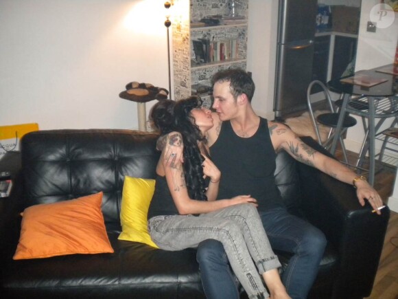 Amy Winehouse et son ex-mari Blake Fielder Civil pris en photo en décembre 2009 dans l'appartement de Blake à Sheffield