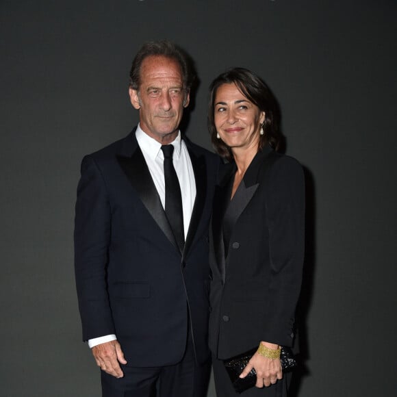 Elle a ensuite fondé l'association Un Rien C'est Tout, dont Vincent Lindon est parrain.
Vincent Lindon, président du jury, et sa compagne Cécile Duffau - Photocall de la soirée "Women In Motion" par Kering au Château de la Castre lors du 75ème Festival International du Film de Cannes. Le 22 mai 2022 © Olivier Borde / Bestimage 