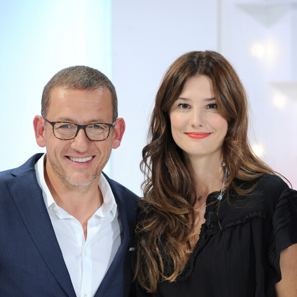 Alors qu'elle rencontre le cinéaste pour la toute première fois, la jeune femme va renverser sa tasse de thé sur le scénario du film.
Exclusif - Alice Pol et Dany Boon - Enregistrement de l'émission "Vivement Dimanche" au studio Gabriel le 9 septembre 2019. L'émission sera diffusée le 15/09/2019 sur France 2 . © Guillaume Gaffiot/Bestimage