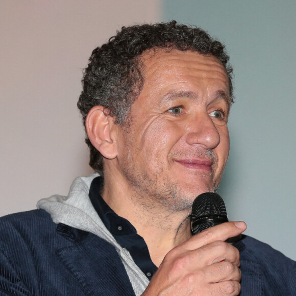 Et la maladresse, Dany Boon la connaît bien et aime la montrer à l'écran, comme dans "Raide dingue". 
Dany Boon à la première du film "La Vie pour de vrai" à Lille, France, le 1er avril 2023. © Stéphane Vansteenkiste/Bestimage 