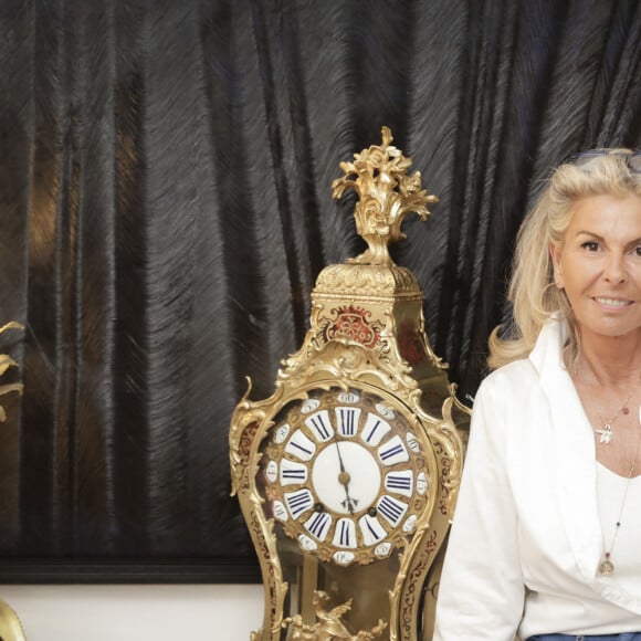 Exclusif - Caroline Margeridon - Rendez-vous avec Caroline Margeridon, dans sa boutique du Marché Biron aux Puces de Saint-Ouen à Paris. Le 6 mai 2023 La célèbre acheteuse de l'émission Affaire conclue" sera une des participantes de la saison 2 du jeu "Les traitres", qui démarrera le 12 juillet sur M6 © Jack Tribeca / Bestimage