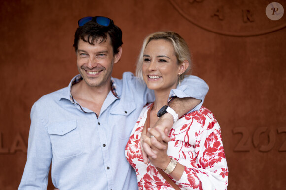 L'amour avec un grand A oui, mais les tourtereaux ont aussi traversé des tempêtes.
Elodie Gossuin et son mari Bertrand Lacherie au village lors des internationaux de France à Roland Garros le 12 juin 2021. © JB Autissier / Panoramic / Bestimage