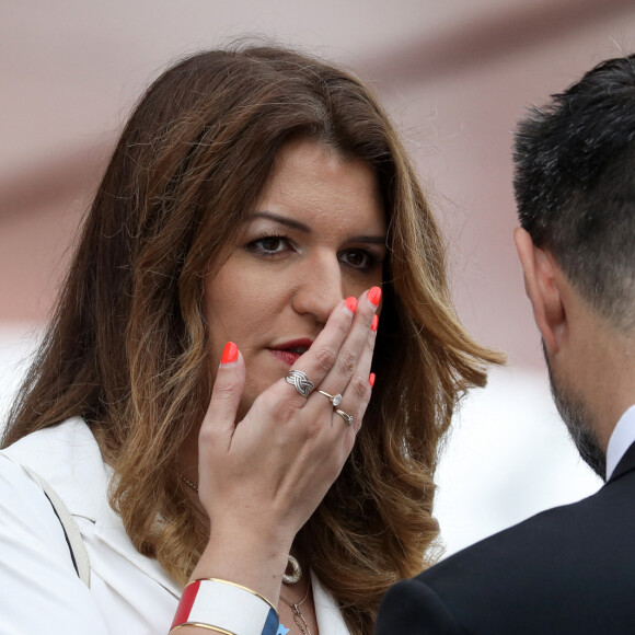 De quoi lui faire changer des tourments liés au fonds Marianne
Marlène Schiappa Secrétaire d'Etat auprès de la Première ministre, chargée de l'Economie sociale et solidaire et de la Vie associative et son compagnon Matthias Savignac lors de la cérémonie du 143ème défilé militaire du 14 juillet, jour de la Fête Nationale, sur les Champs-Elysées et la place de la Concorde, à Paris, France, le 14 juillet 2023. © Stéphane Lemouton/Bestimage