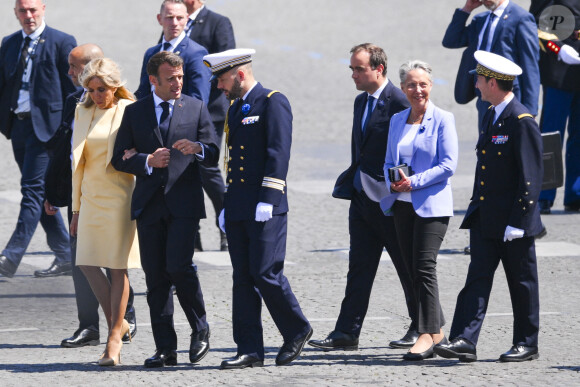 Brigitte Macron au bras d'Emmanuel Macron, président de la République française suivis par Elisabeth Borne, Première Ministre et de Sébastien Lecornu, ministre des Armées lors de la cérémonie du 143ème défilé militaire du 14 juillet, jour de la Fête Nationale, sur les Champs-Elysées et la place de la Concorde, à Paris, France, le 14 juillet 2023. © Jean-Baptiste Autissier/Panoramic/Bestimage