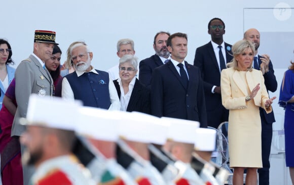 Sheila a aussi été distinguée
Le général Thierry Burkhard, chef d'état-major des armées, le Premier ministre indien Narendra Modi, le président de la République française Emmanuel Macron et sa femme la Première Dame Brigitte Macron - Tribune lors de la cérémonie du 143ème défilé militaire du 14 juillet, jour de la Fête Nationale à Paris, France, le 14 juillet 2023. © Dominique Jacovides/Bestimage 