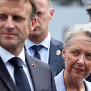 Le Président de la République Emmanuel Macron et Élisabeth Borne, Première ministre lors d'un bain de foule après la cérémonie du 143ème défilé militaire du 14 juillet, jour de la Fête Nationale, sur les Champs-Elysées et la place de la Concorde, à Paris, France, le 14 juillet 2023. © Dominique Jacovides/Bestimage 